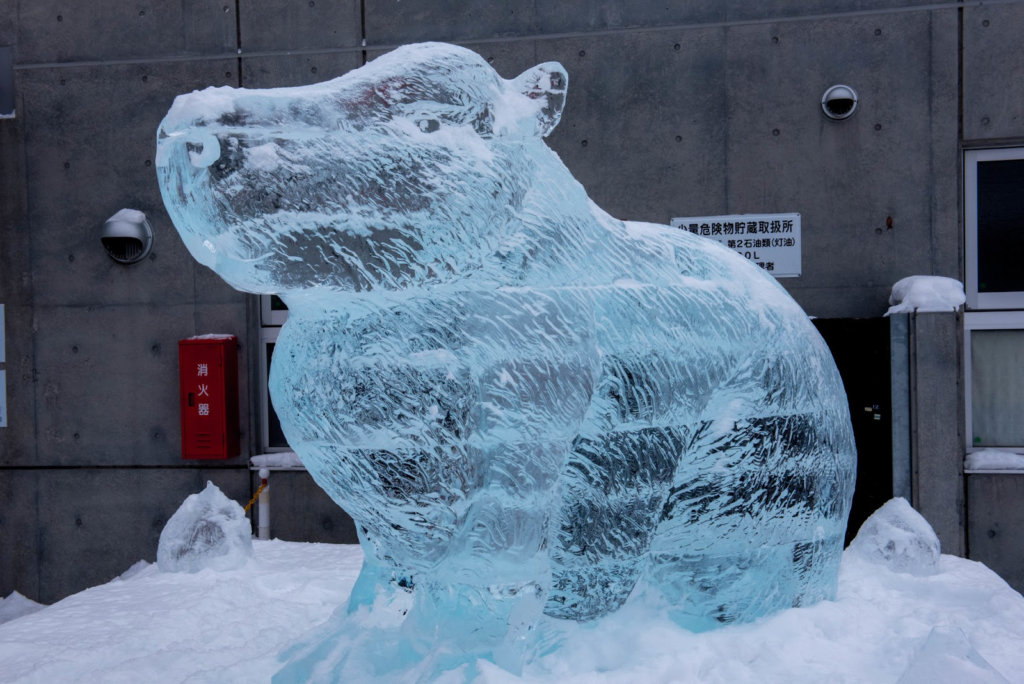 2.町を彩る、美しい氷の彫刻「氷像世界大会」