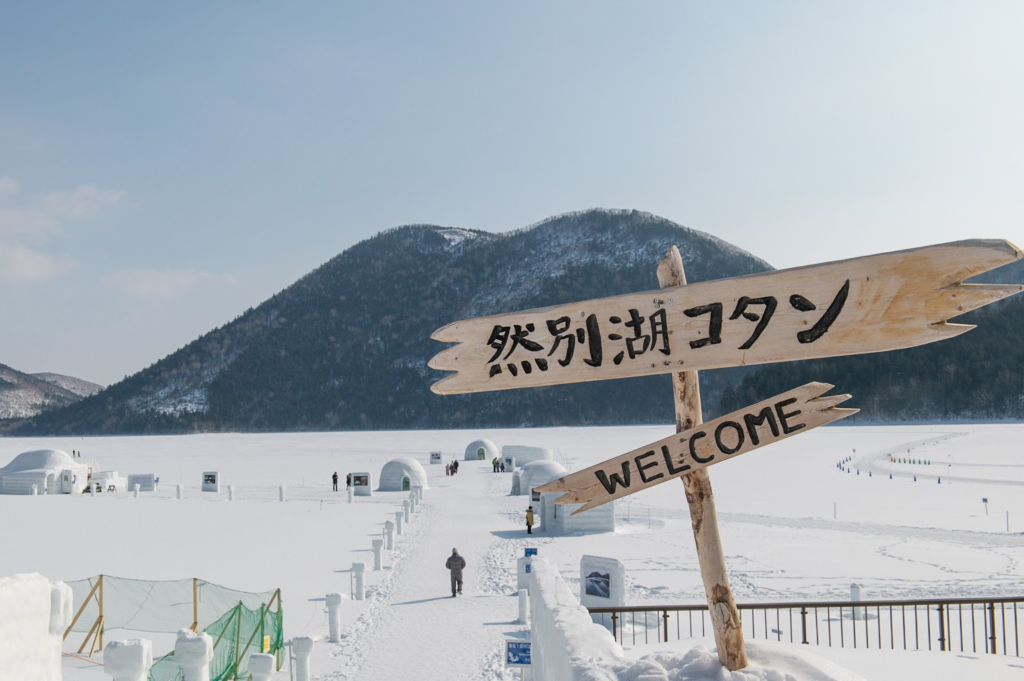 5.しかりべつ湖コタン 氷の村