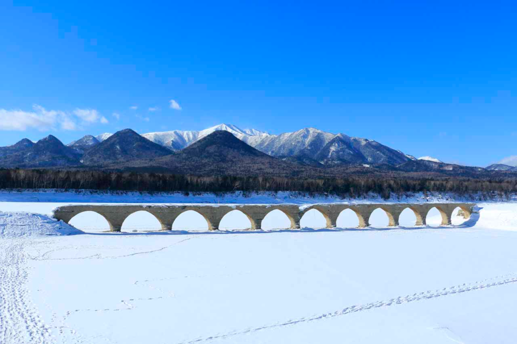 4.糠平湖：きのこ氷・士幌線タウシュベツ川橋梁跡・アイスバブル