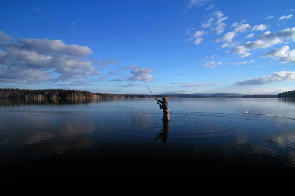朱鞠内湖でイトウ釣り