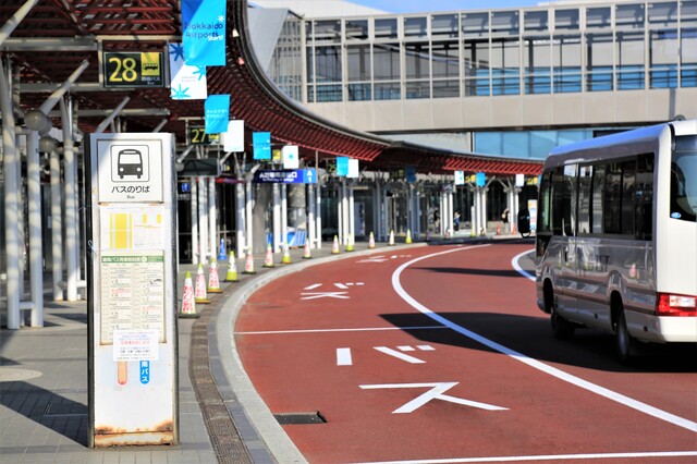 新千歳空港からバスで移動 12:00