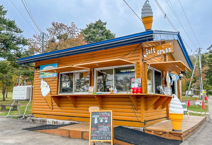 3.メガ盛りソフトクリーム「旭山公園売店」