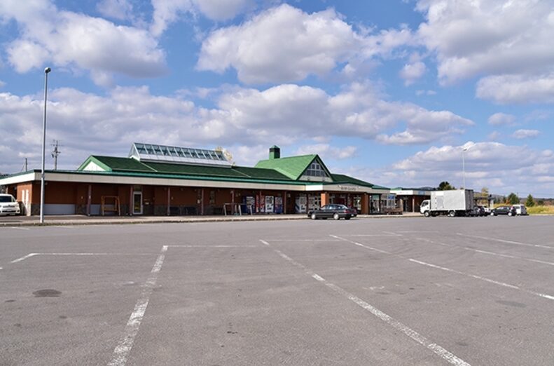 アンモナイトの化石が発見された街にある道の駅「道の駅 なかがわ」