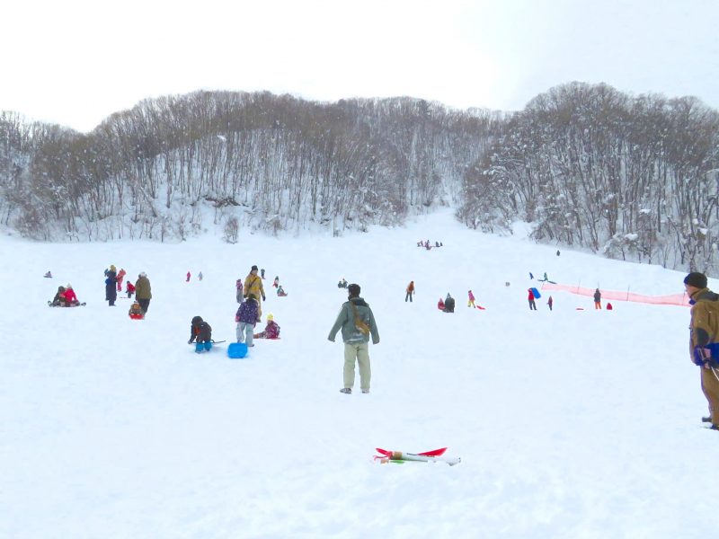 ゲレンデで自由に遊べる「定山渓三笠スキー場」